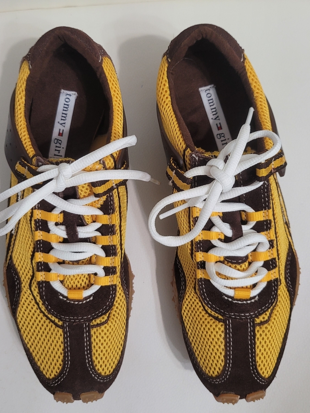 Women’s Yellow & Brown Mesh Sneaker Tommy Hilfiger Size 8M New Never Used